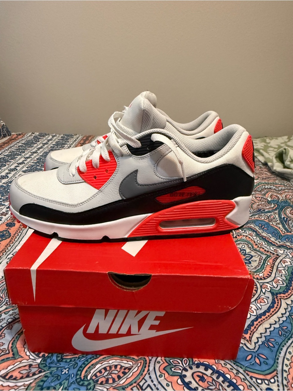 Nike Air Max 90 White Black Red Athletic Sneakers